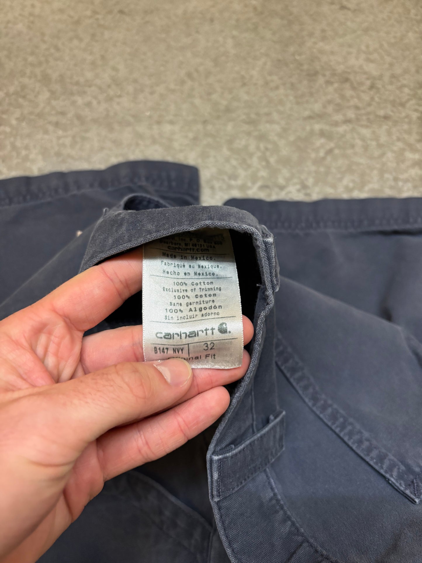 Carhartt Shorts - 32