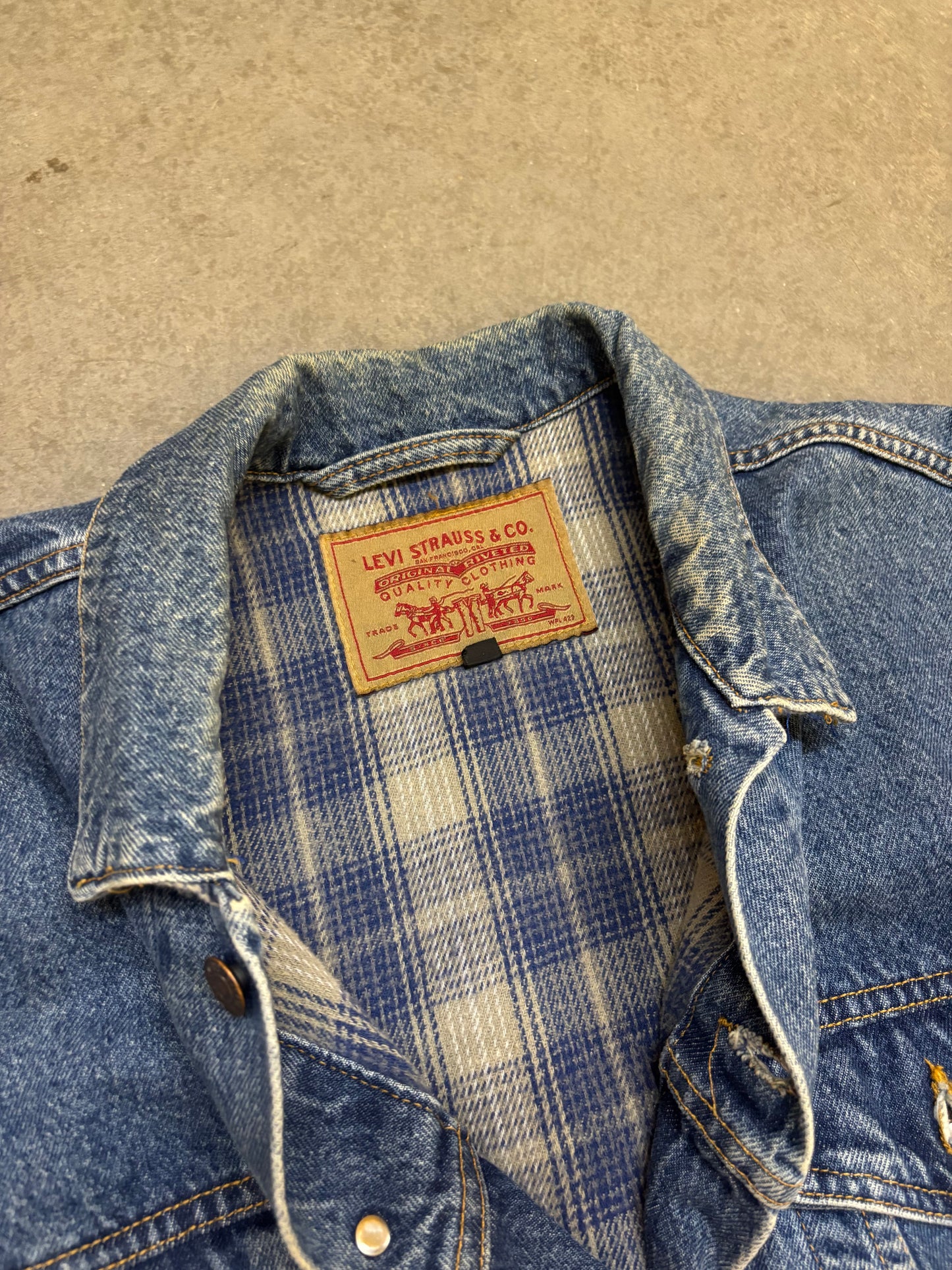 90s Plaid Lined Levis Denim Jacket - M
