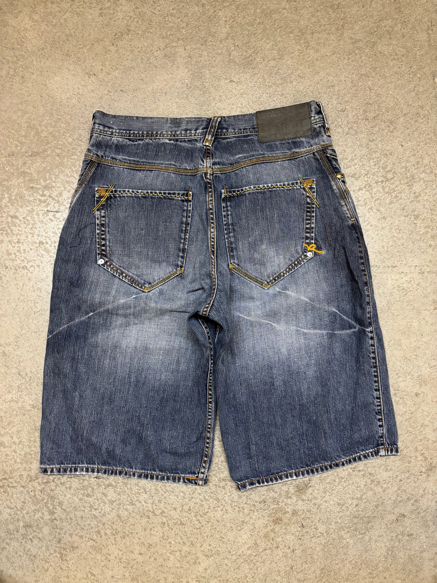 Baggy Rocawear Jorts - 38