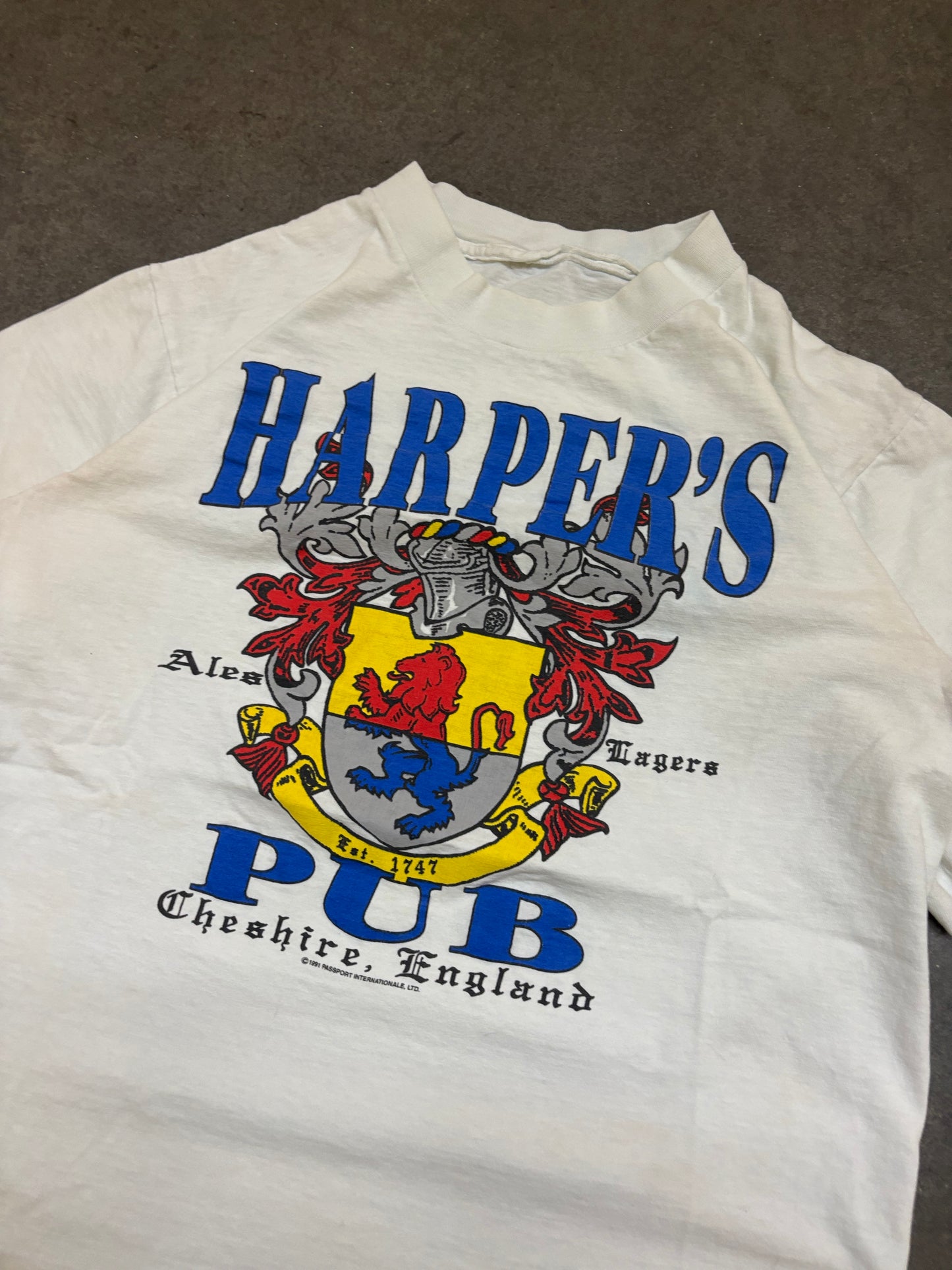 90s Pub Tee - M