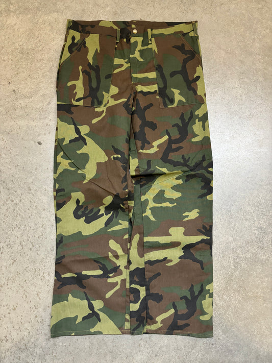 Baggy 80s Camo Pants - 38x32