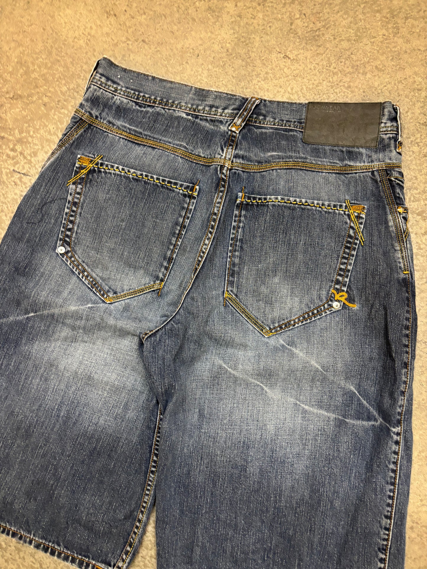 Baggy Rocawear Jorts - 38