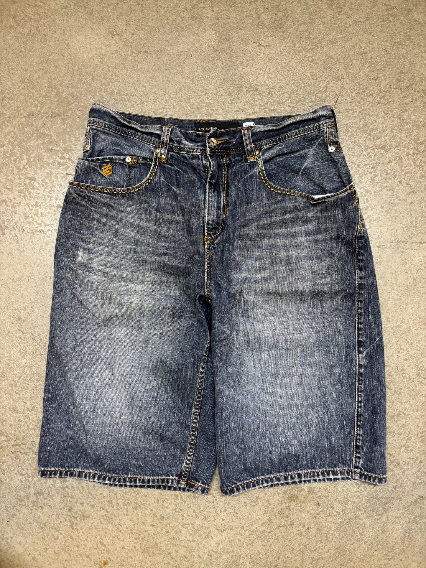 Baggy Rocawear Jorts - 38